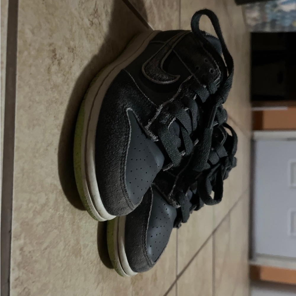 NIKE DUNK LOW SE (GS)-IRON GREY/PHANTOM-GHOST GREEN - Picture 2 of 3